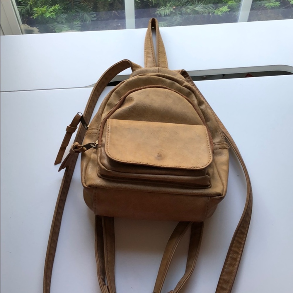 it’s such a minimalist cute mini-backpack❤️